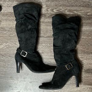 White Mountain - Black Suede Boots- size 9m